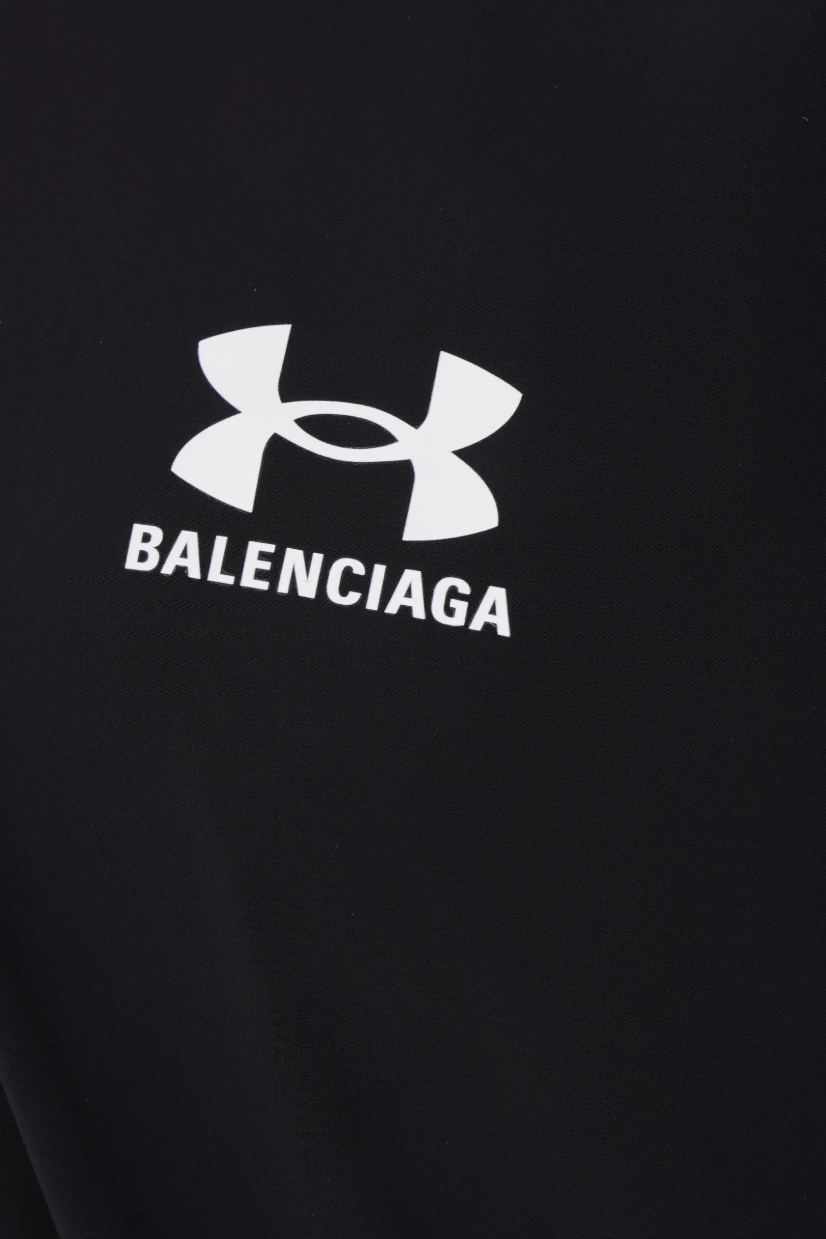 Capispalla>BALENCIAGA giacca a vento oversize Under Armour® in nylon stretch Nero