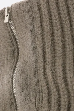 Topwear><noscript><img width=