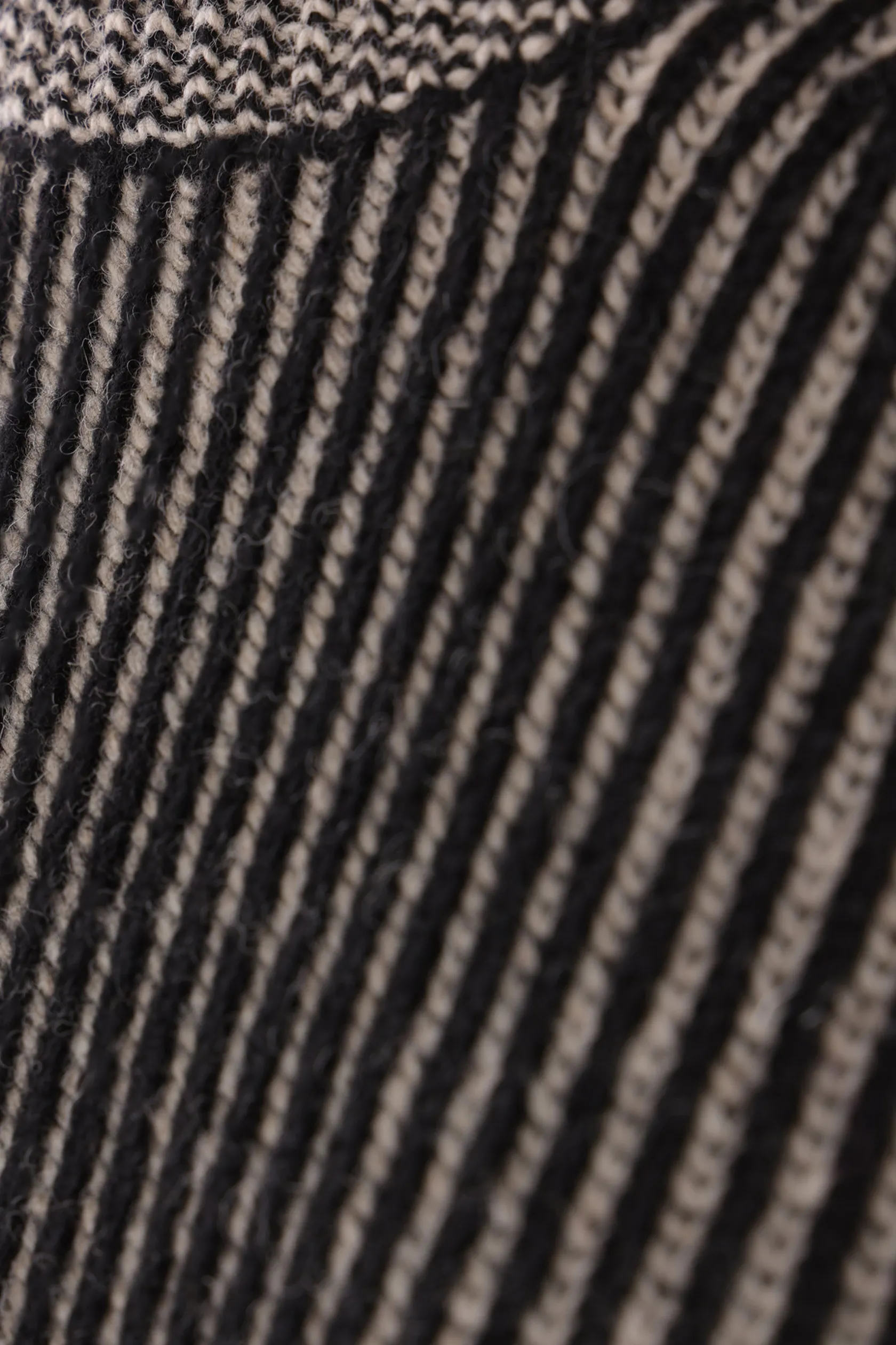 Topwear>MM6 pullover in misto lana effetto sdrucito Nero