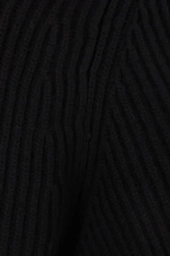 Topwear><noscript><img width=